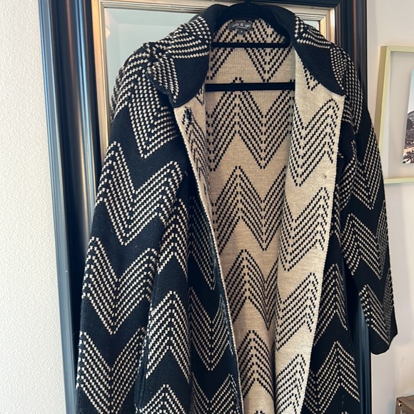 Gio&Gio sweater jacket | black and Tan | size: Small | collar and buttons up - Picture 5 of 9